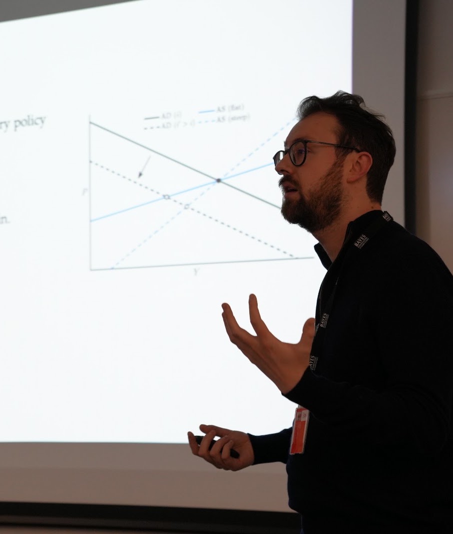 Matteo Samarani presenting